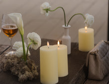 Cargar imagen en el visor de la galería, Éterna Trio · Velas LED de cera real en marfil · Pack de 3
