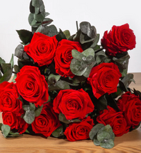 Cargar imagen en el visor de la galería, Ramo de Rosas Preservadas
