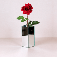 Cargar imagen en el visor de la galería, Rosa roja abierta artificial