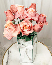 Cargar imagen en el visor de la galería, Ramo Patricia + Jarrón Mirros L