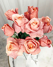 Cargar imagen en el visor de la galería, Ramo Patricia + Jarrón Mirros L