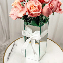 Cargar imagen en el visor de la galería, Ramo Patricia + Jarrón Mirros L