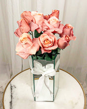Cargar imagen en el visor de la galería, Ramo Patricia + Jarrón Mirros L