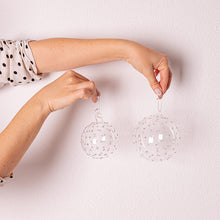 Cargar imagen en el visor de la galería, Web Decoco Producto Navidad Bola Trasnparente Puntitos Plateados 2
