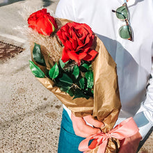 Cargar imagen en el visor de la galería, Ramo Romántico Varios Tamaños