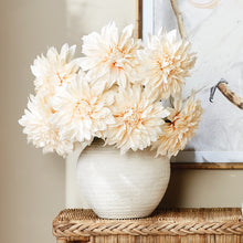 Cargar imagen en el visor de la galería, Dalia Crema Hiperrealista
