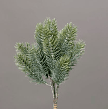 Cargar imagen en el visor de la galería, Ramillete Pino Escarchado
